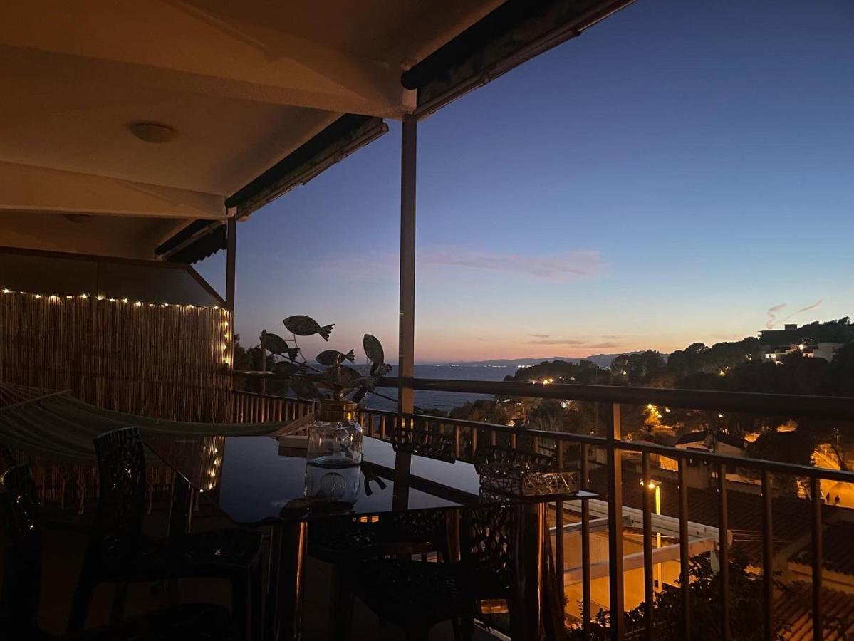 Beach Front Retro Hideaway In 萨洛 外观 照片