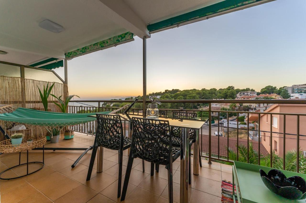 Beach Front Retro Hideaway In 萨洛 外观 照片