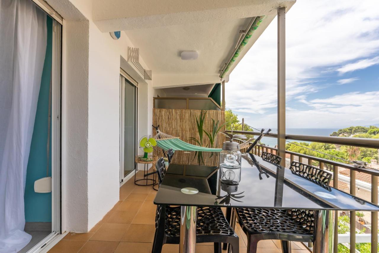 Beach Front Retro Hideaway In 萨洛 外观 照片