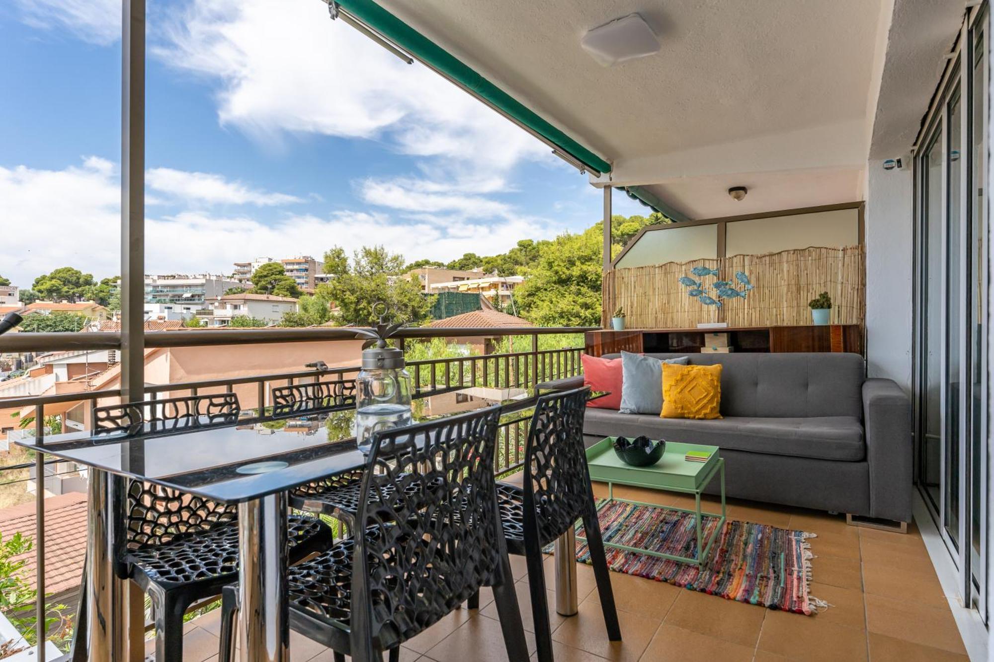 Beach Front Retro Hideaway In 萨洛 外观 照片