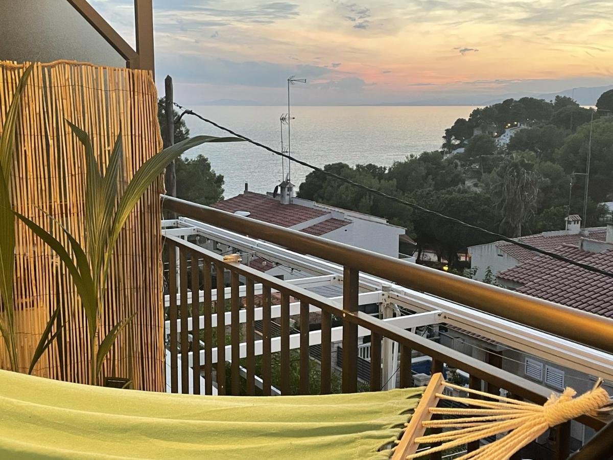 Beach Front Retro Hideaway In 萨洛 外观 照片