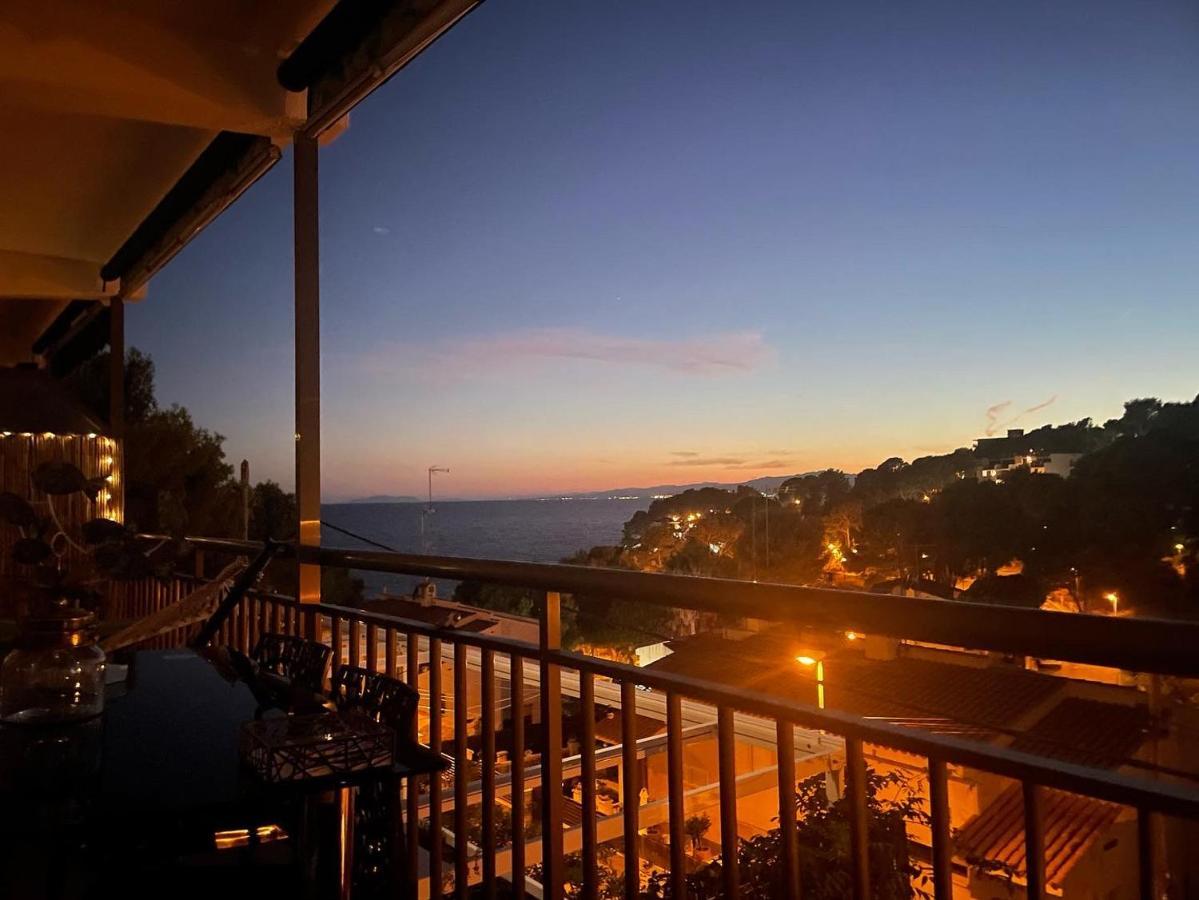 Beach Front Retro Hideaway In 萨洛 外观 照片