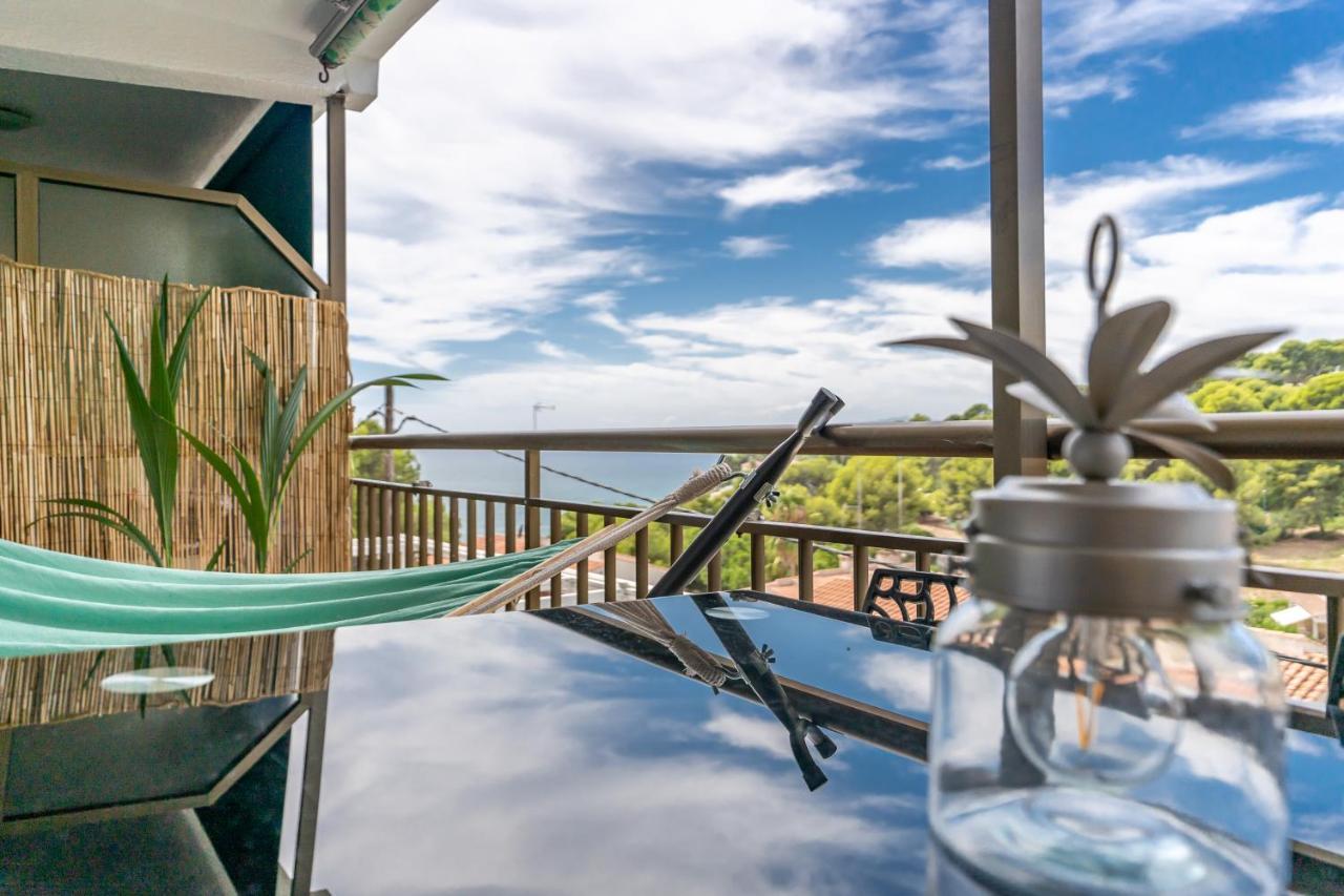 Beach Front Retro Hideaway In 萨洛 外观 照片