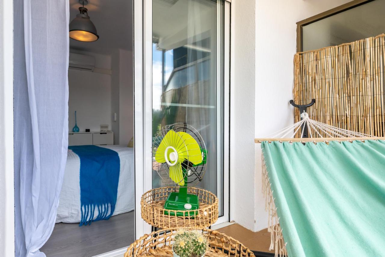 Beach Front Retro Hideaway In 萨洛 外观 照片