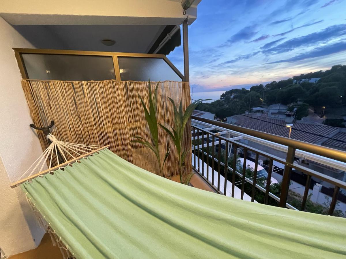 Beach Front Retro Hideaway In 萨洛 外观 照片