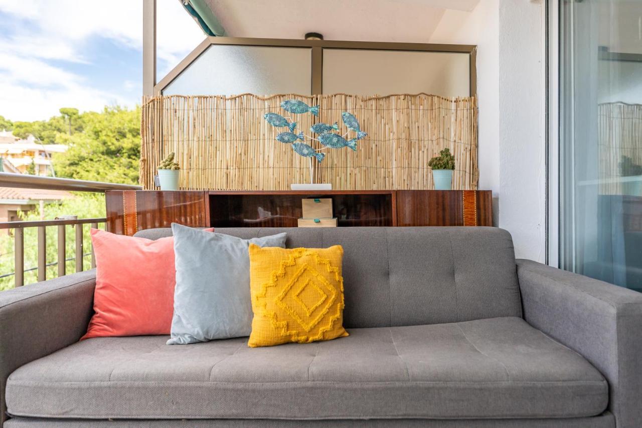 Beach Front Retro Hideaway In 萨洛 外观 照片