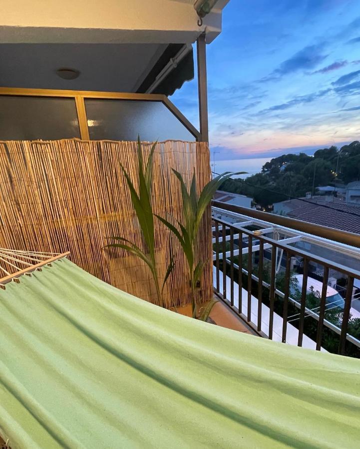 Beach Front Retro Hideaway In 萨洛 外观 照片