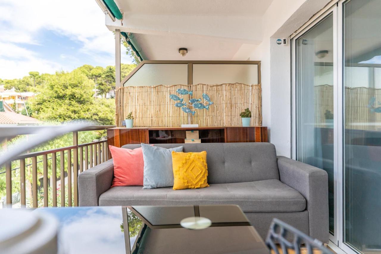 Beach Front Retro Hideaway In 萨洛 外观 照片