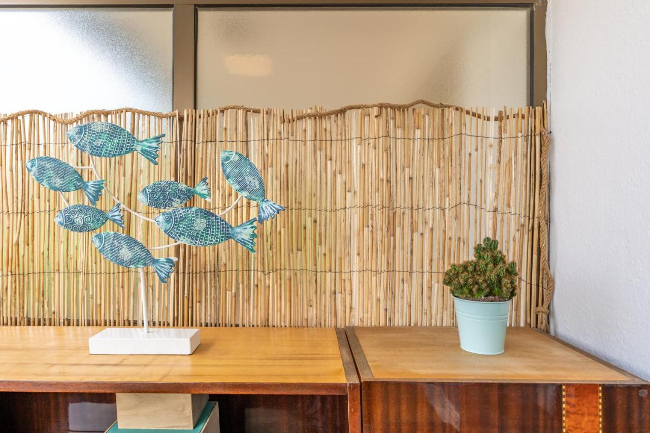 Beach Front Retro Hideaway In 萨洛 外观 照片
