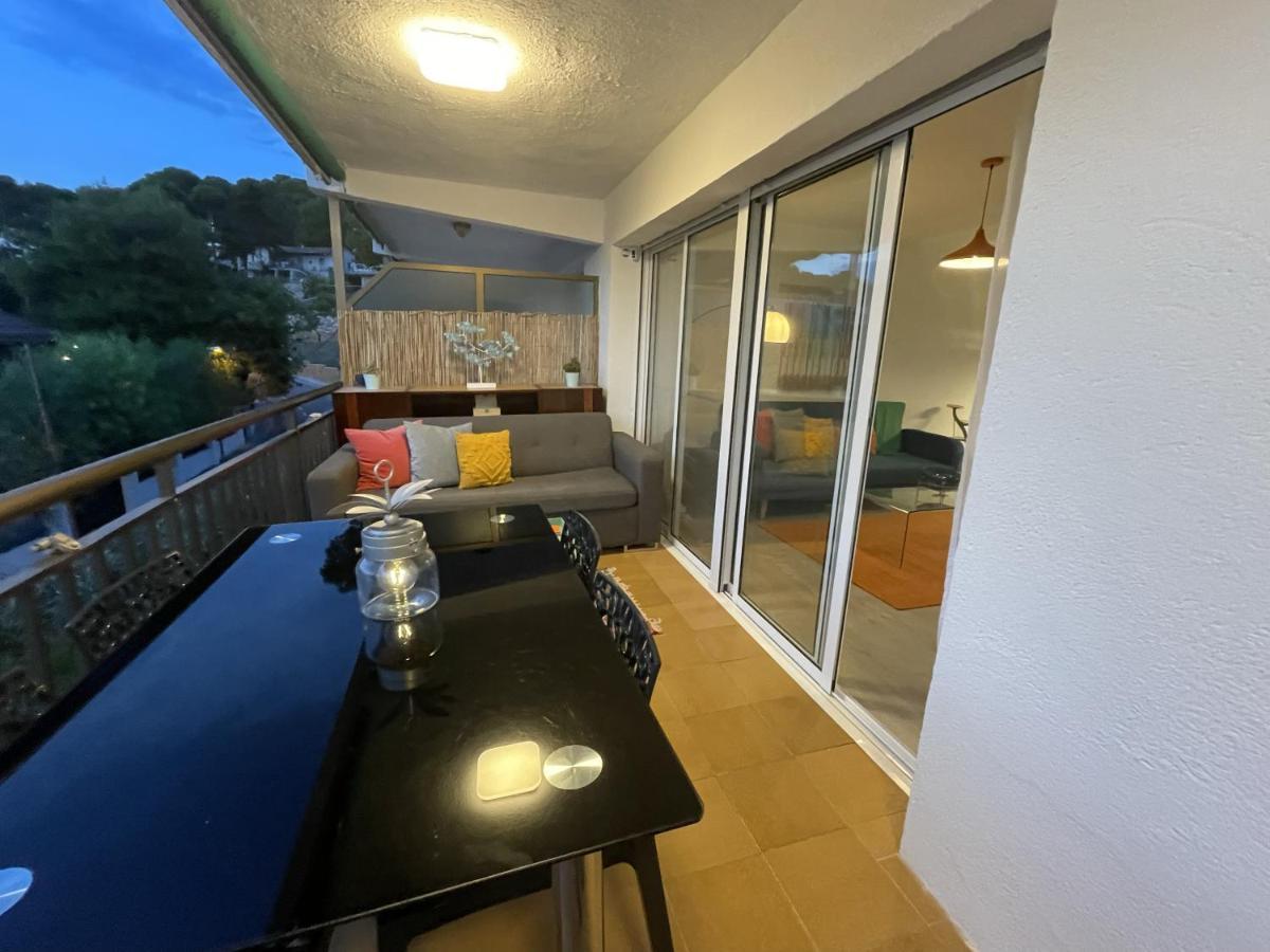 Beach Front Retro Hideaway In 萨洛 外观 照片