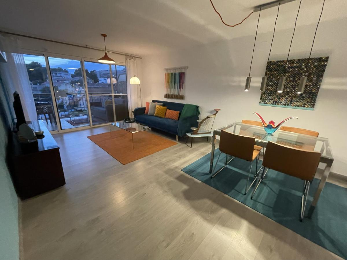 Beach Front Retro Hideaway In 萨洛 外观 照片
